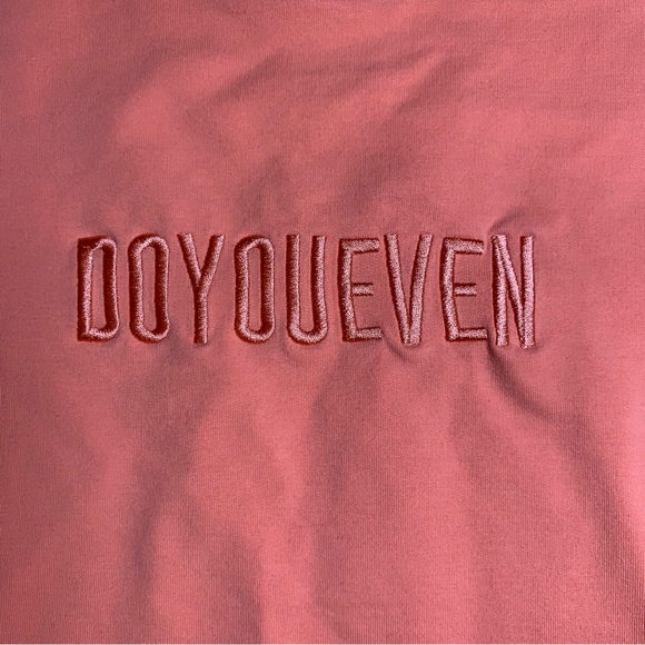 ⭐️Vaca Soon Sale⭐️ DOYOUEVEN Crop Crewneck - Picture 2 of 8